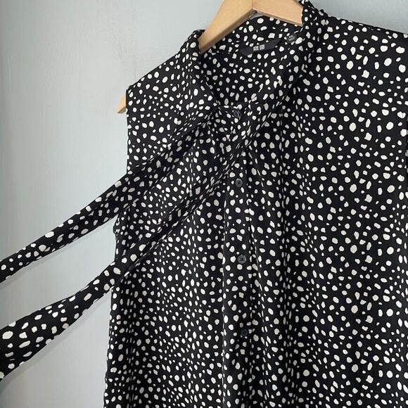 Uniqlo Black and White Polka Dot Blouse - Picture 3 of 9
